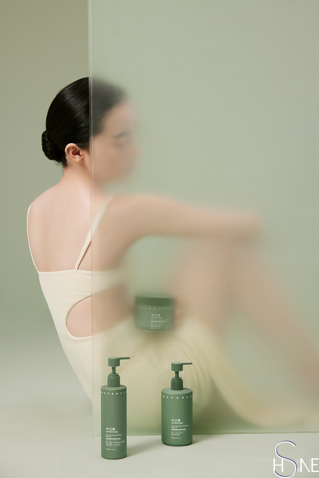 一组护肤品平面拍摄