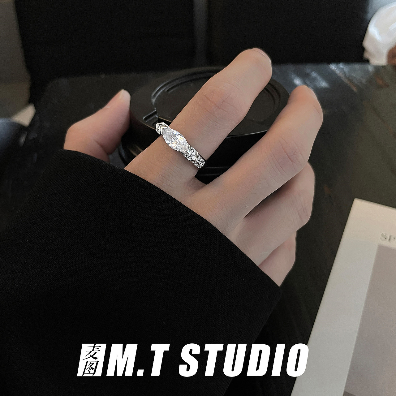 产品摄影 男士饰品拍摄 男士戒指模特拍照饰品静物拍摄