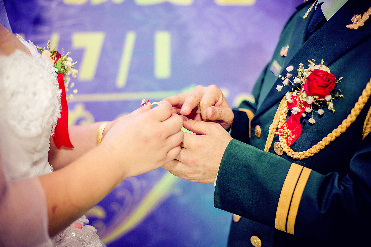 『果然·婚礼摄影』《军旅奇缘》（摄影师-子航）（图ZMzUwNjQzNzY=） - 人文/纪实摄影 - 站酷设计师果然印象原创素材 - 站酷ZCOOL