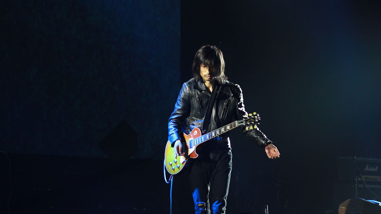 向摇滚致敬——谢天笑