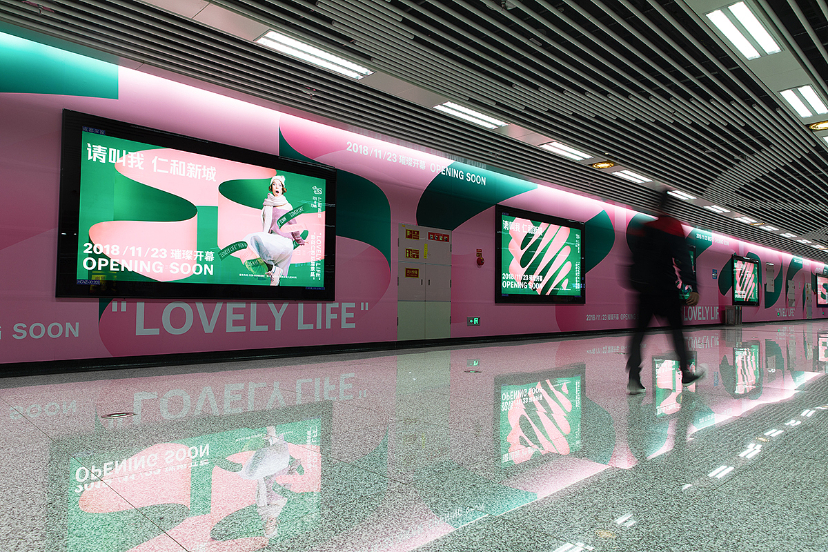 地铁灯箱实拍图