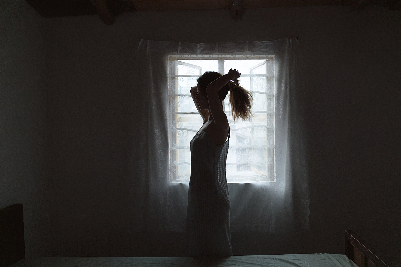 一个人的房间（图ZMjQ5MjYzNjY4） - 人像摄影 - 站酷设计师摄手座DA原创素材 - 站酷ZCOOL