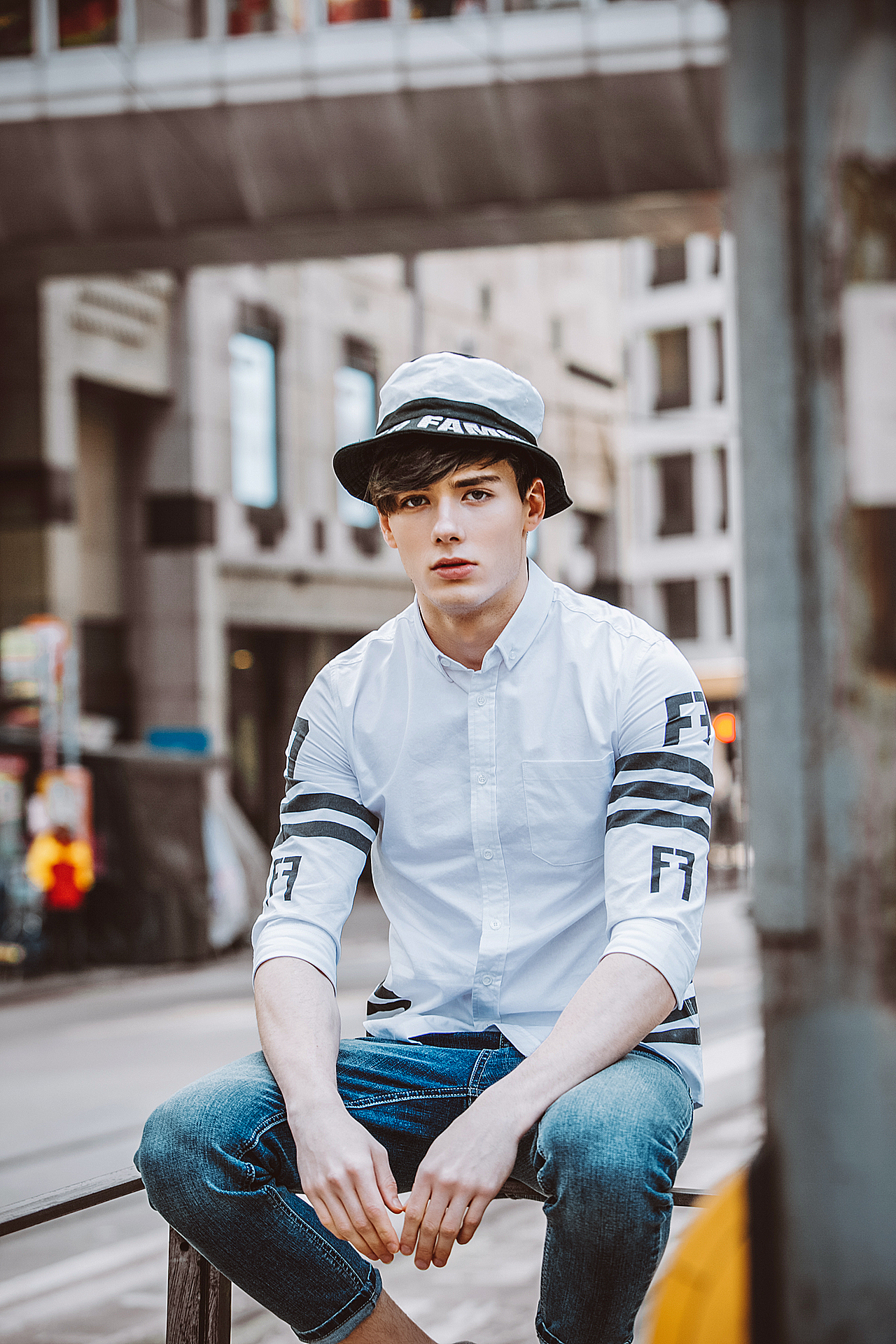 肌肉潮男海外街头拍摄/春夏短袖男装拍摄/时尚男T恤