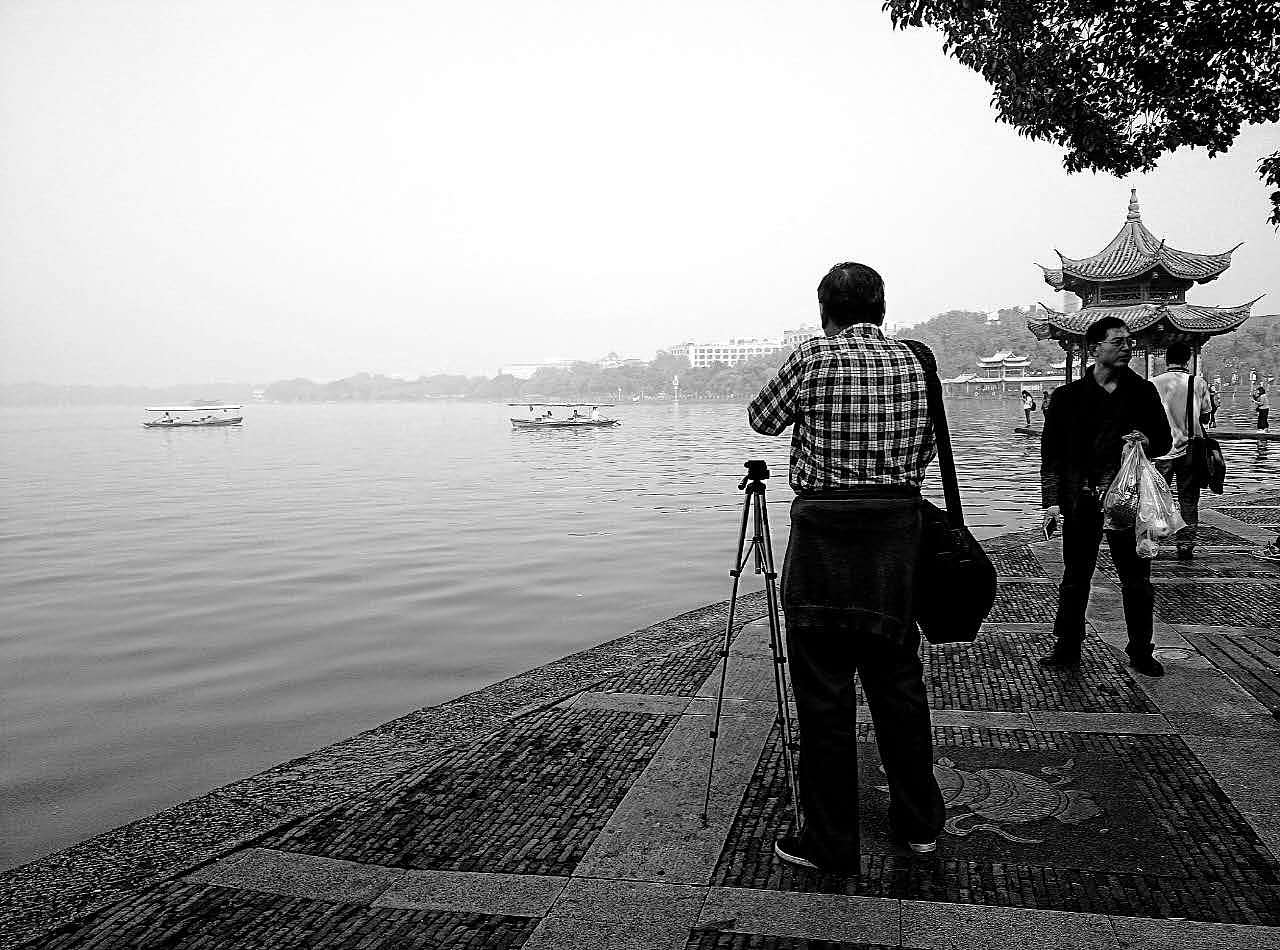 西湖的水啊你的泪杭州手机街拍