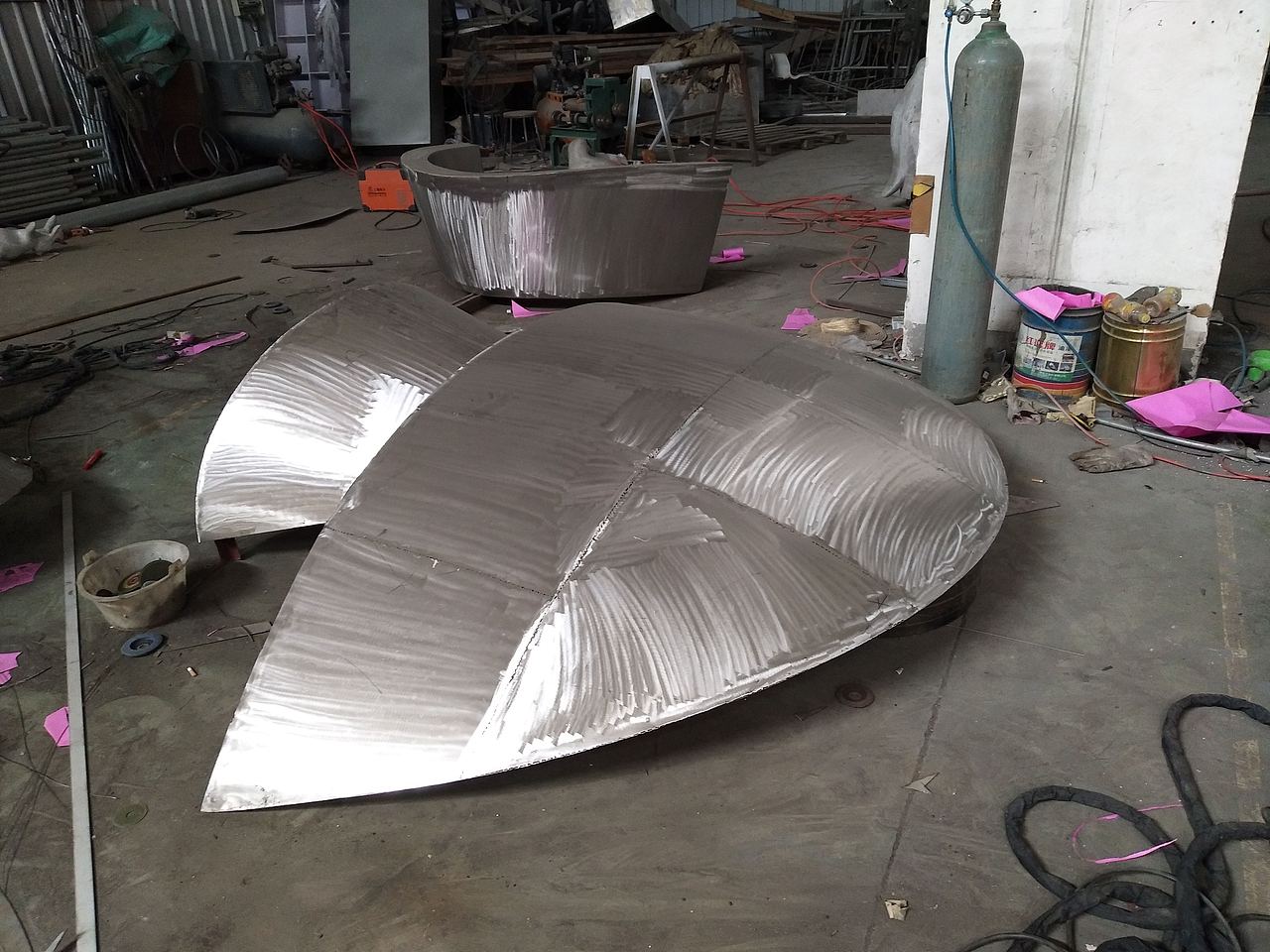 金属不锈钢雕塑锻造烤漆效果生产制作流程介绍