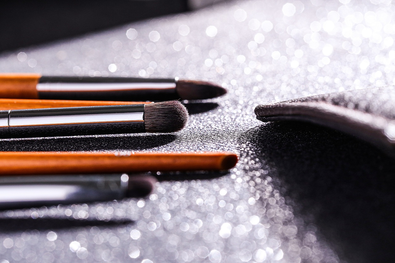 荷拉眼影刷 化妆品拍摄|静物摄影