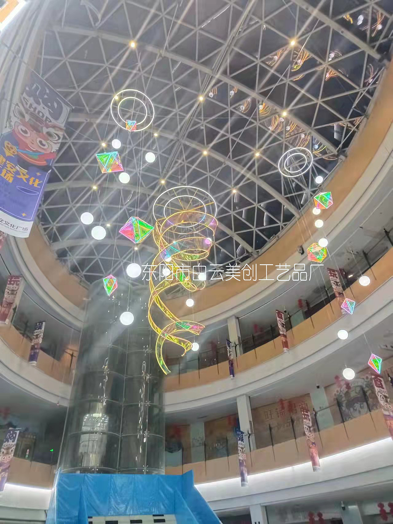 商场酒店购物中心炫彩发光中庭吊挂美陈