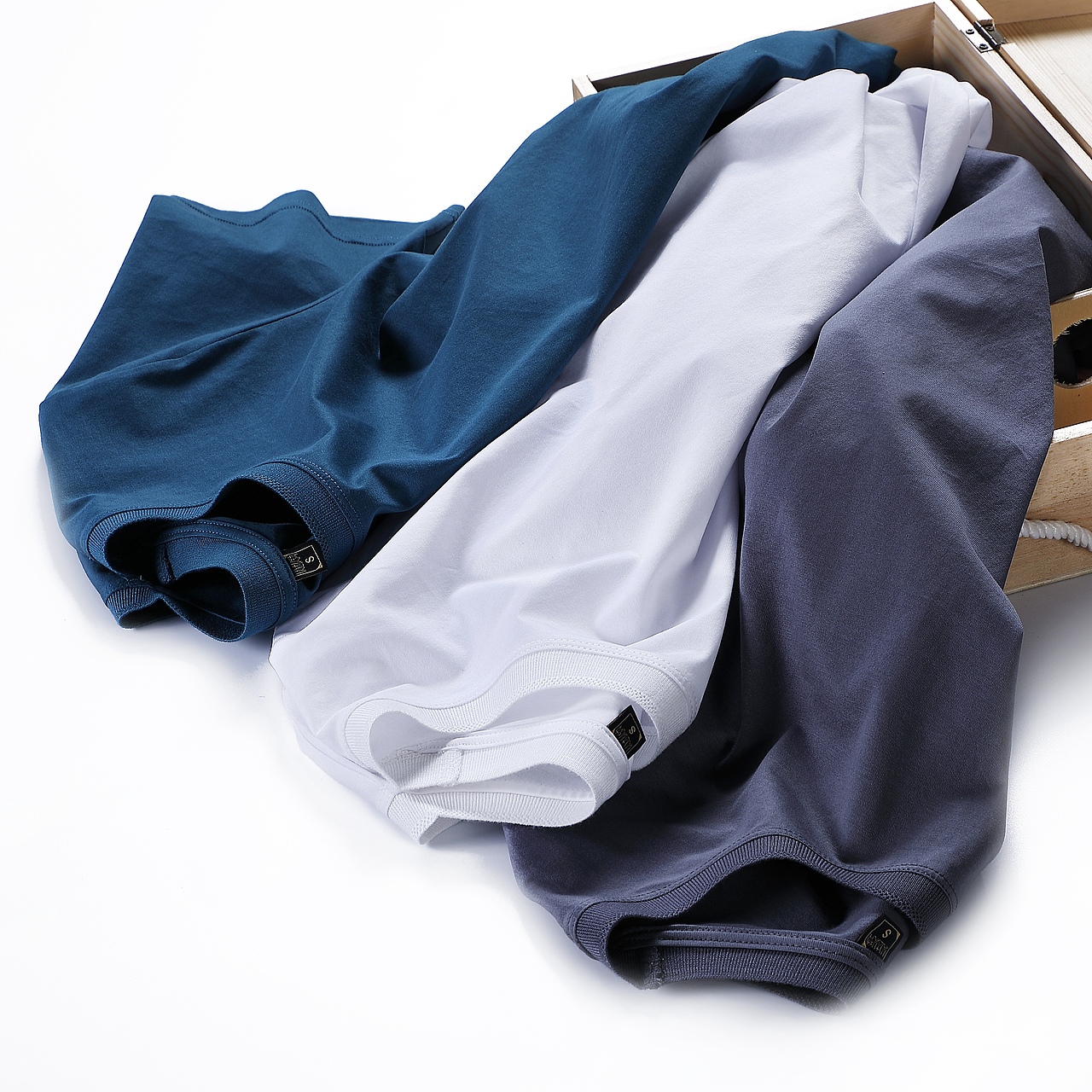 广州金也摄影公司|电商平台服装拼拍挂拍3D镂空拍摄