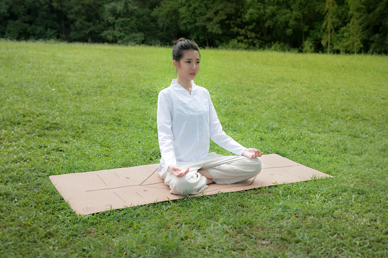 瑜伽垫模特静物拍摄