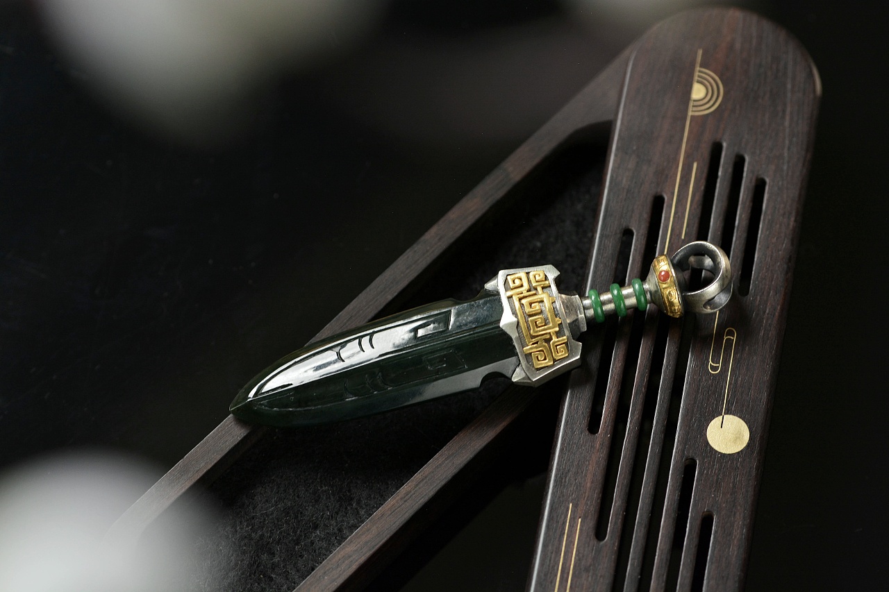 设计师作品|纯均剑翡翠吊坠