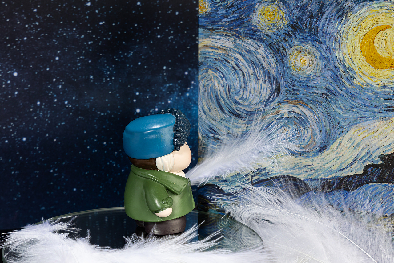 梵高玩偶静物拍摄（图ZMzM0MTU2NTk2） - 产品摄影 - 站酷设计师revtrr原创素材 - 站酷ZCOOL