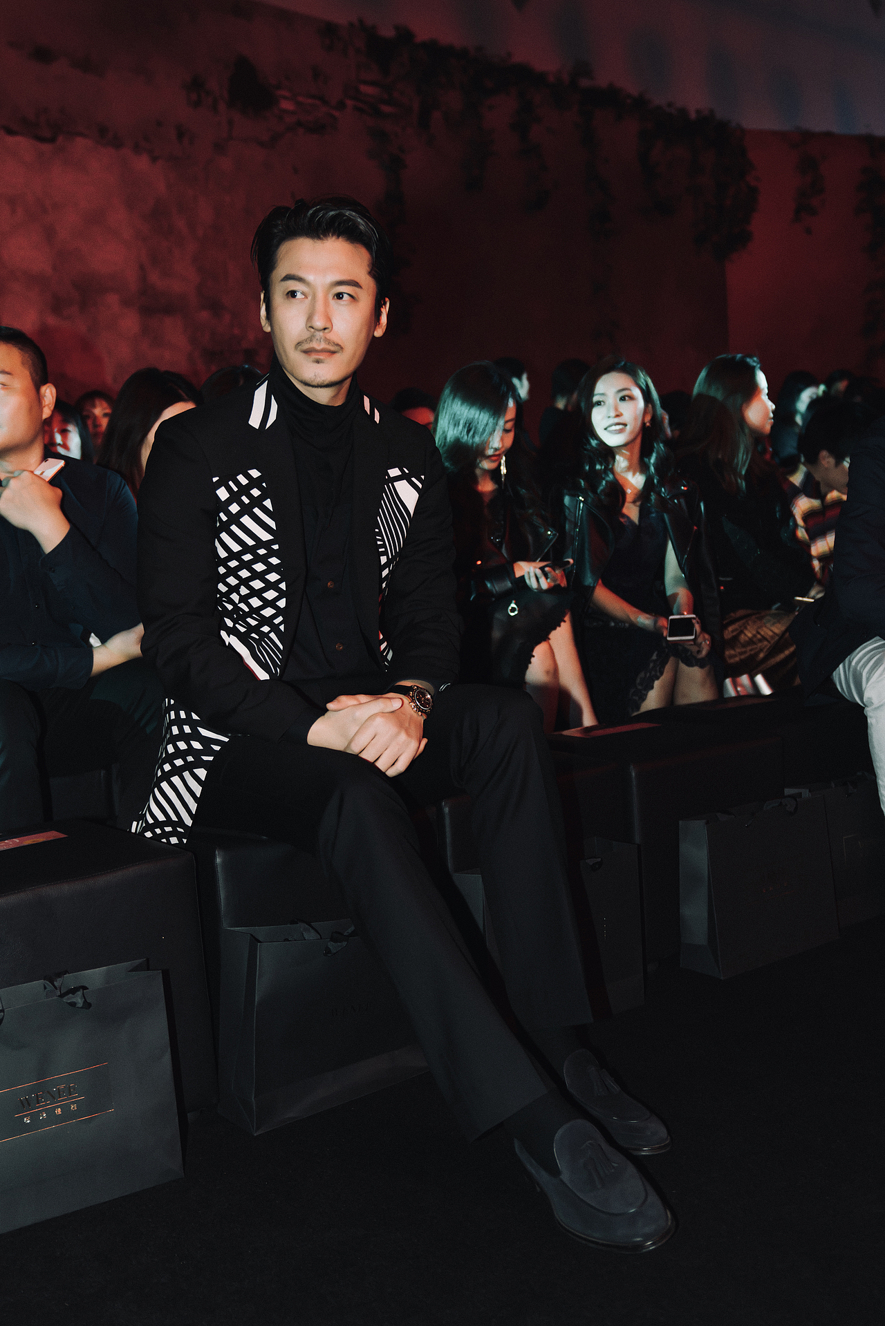 演员王东酒店形象照