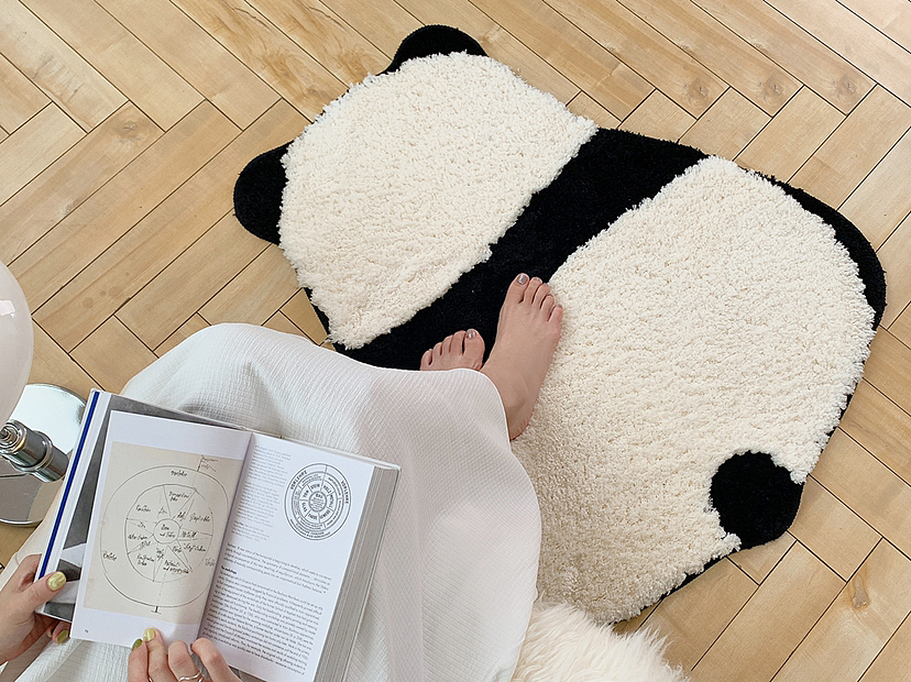 家居摄影｜可可爱爱的熊猫🐼地毯（图ZMzQ3NzEzMjA4） - 产品摄影 - 站酷设计师辛xxyu原创素材 - 站酷ZCOOL