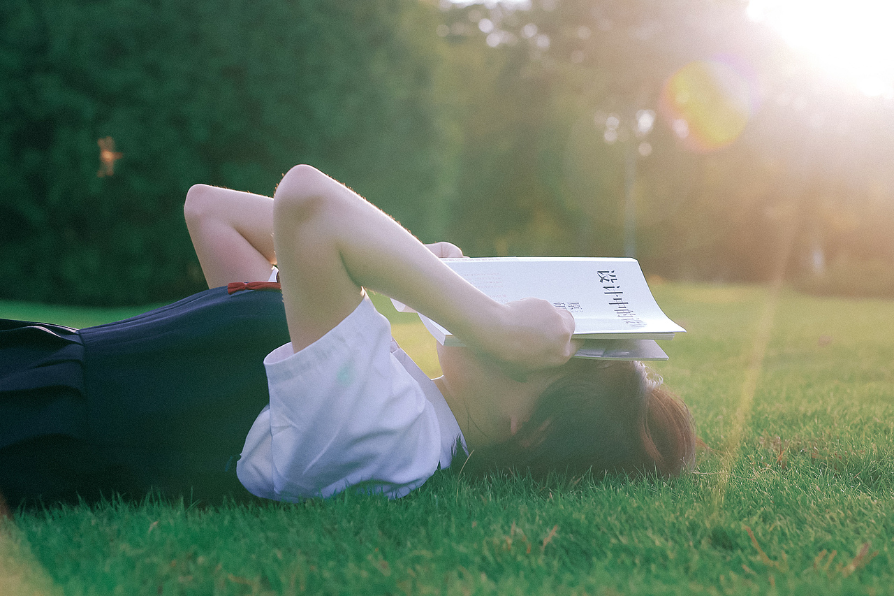 女孩的裙摆,撑的起所有温柔和盛夏