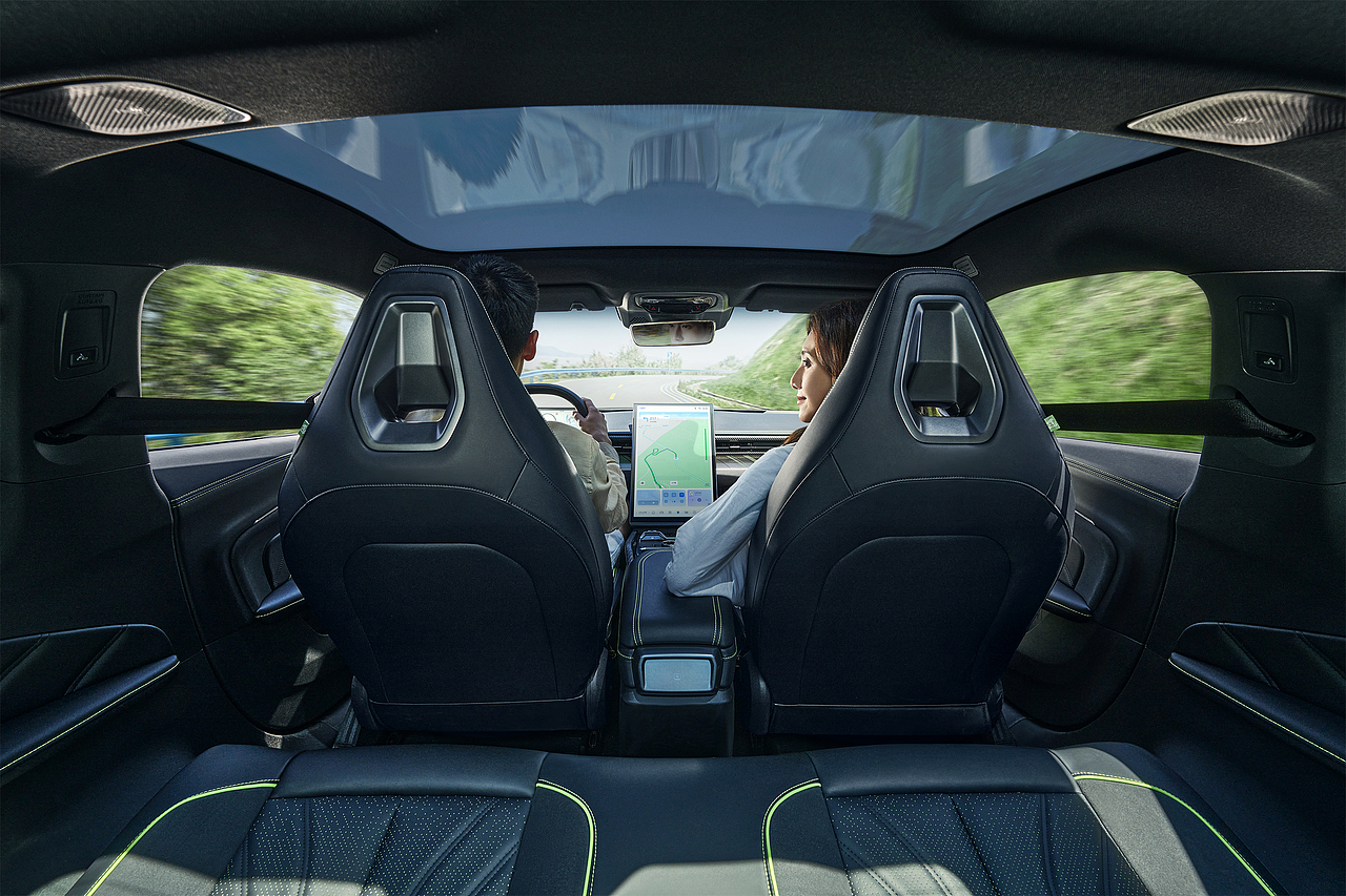 哪吒GT_科技电跑