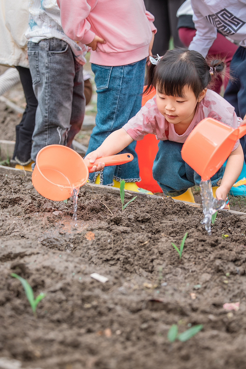 森海幼儿园-🌈春耕初体验🌽