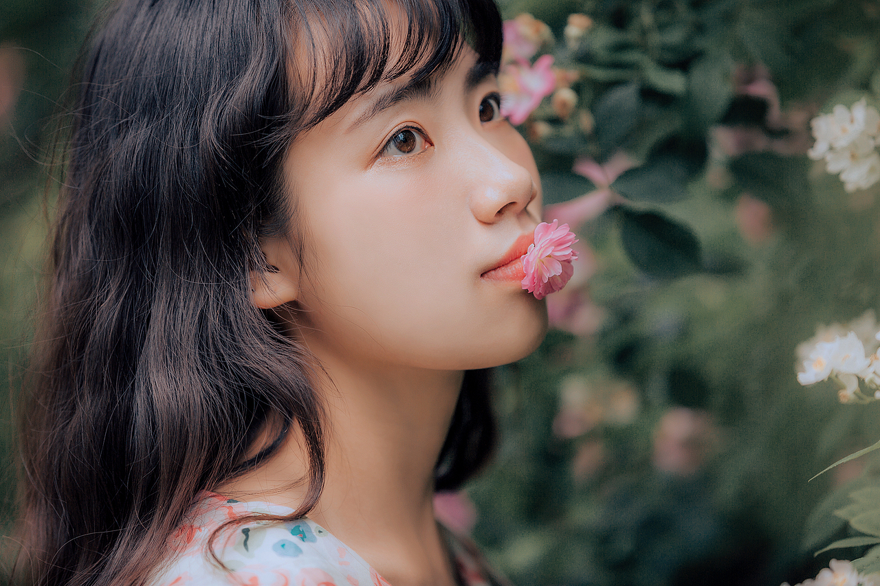 等风来，等花开，等你一个动人的微笑（图ZMTIxMzMzODY0） - 人像摄影 - 站酷设计师龍二哥原创素材 - 站酷ZCOOL