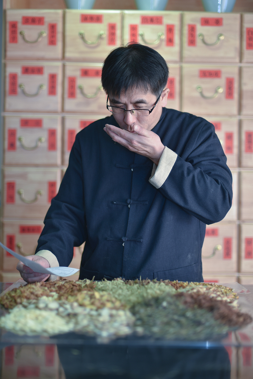 一些中医中药老师的工作照