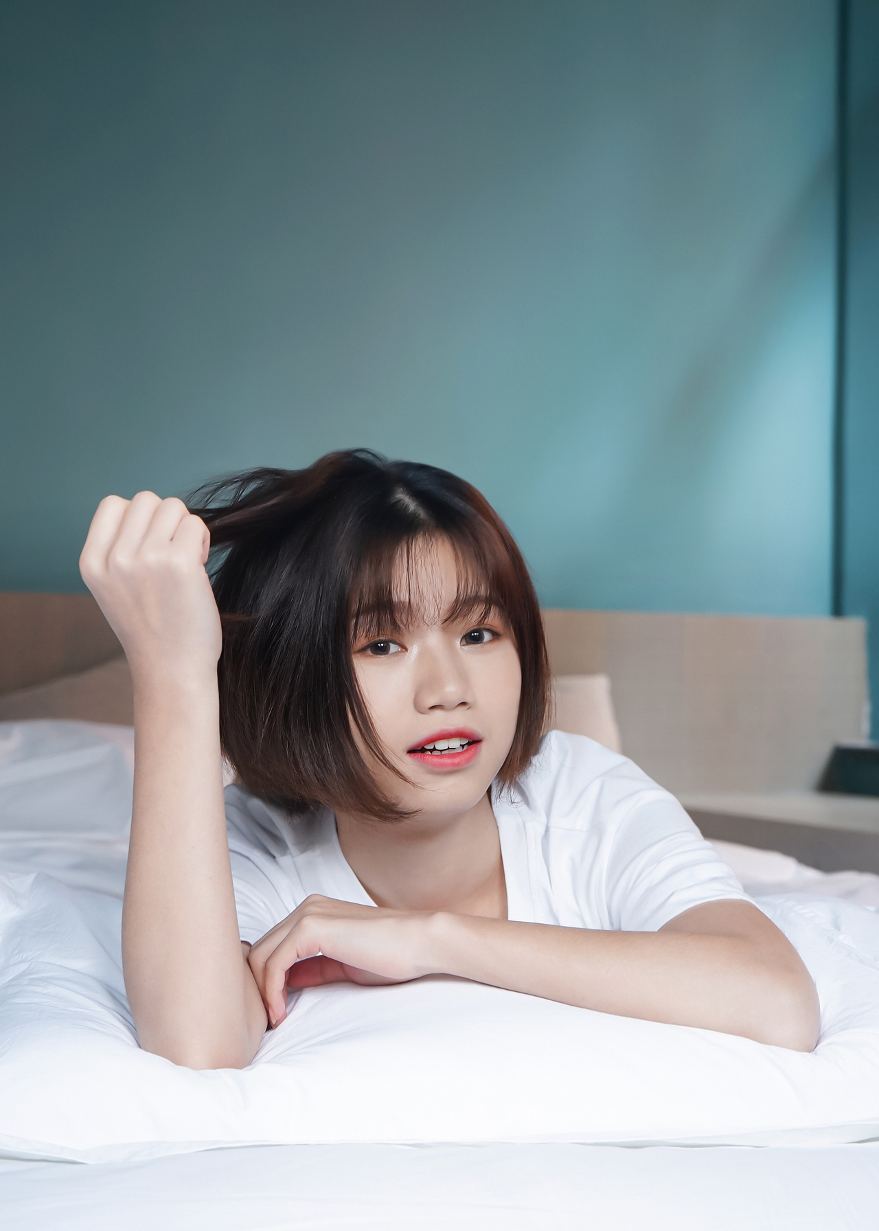 室内人像之短发少女