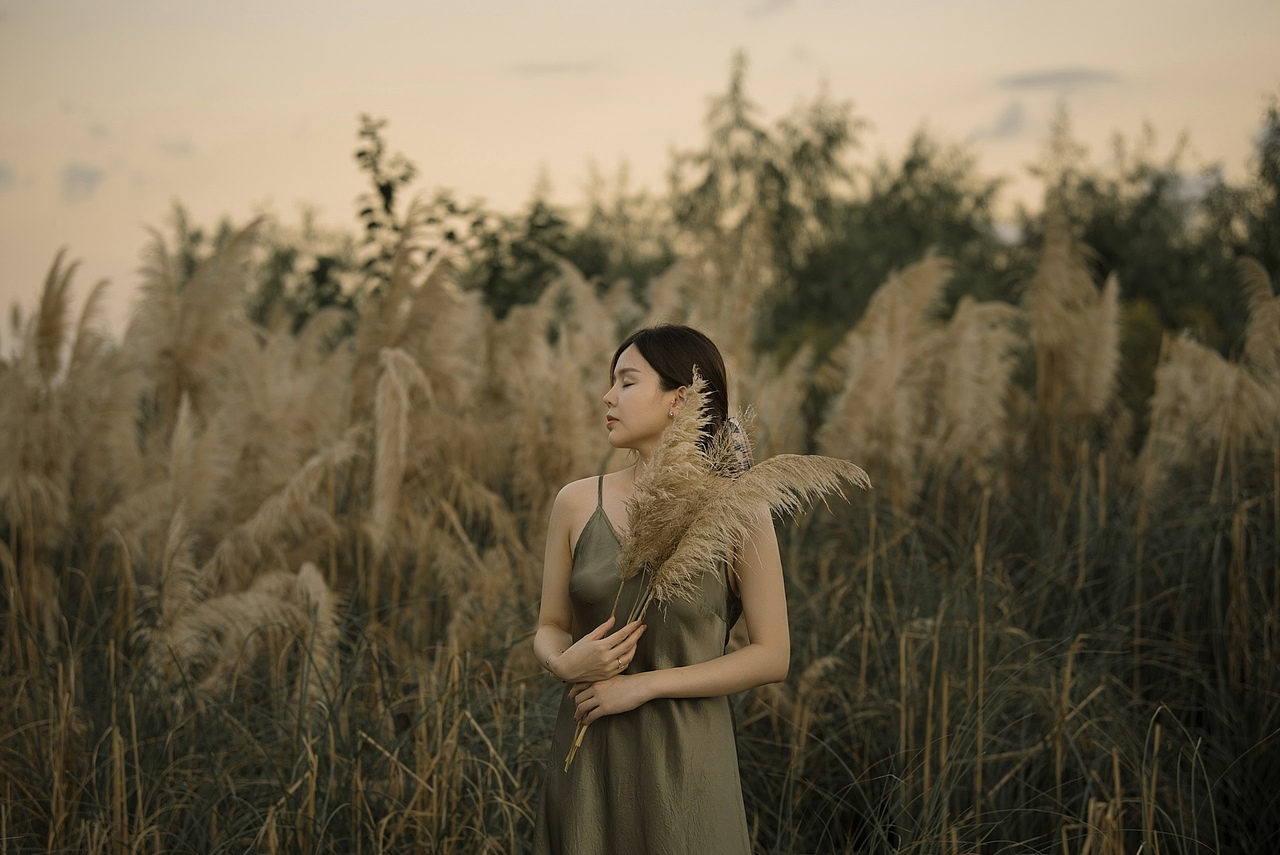 芦苇（图ZMjczNjA5MDU2） - 人像摄影 - 站酷设计师翁谷粒原创素材 - 站酷ZCOOL