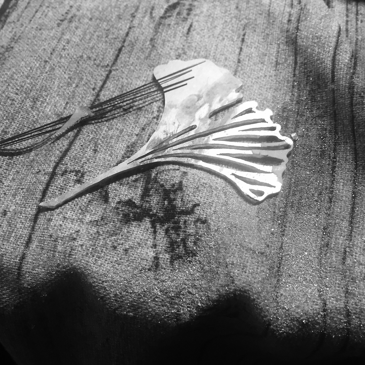 【一片银杏的温度】----作品与制作【尹子出品】（图ZNzAyMzU5OTI=） - 首饰设计 - 站酷设计师尹子君原创素材 - 站酷ZCOOL