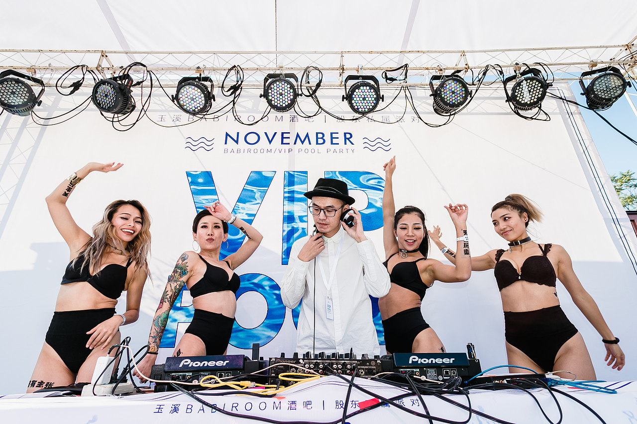 泳池趴（图ZMTAyNTg3OTY0） - 人文/纪实摄影 - 站酷设计师一颗豆芽喔原创素材 - 站酷ZCOOL