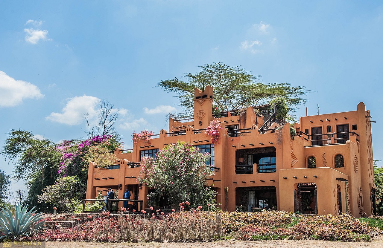 这座房子在美国设计,建造泥土构架风格来源于非洲,1280_830