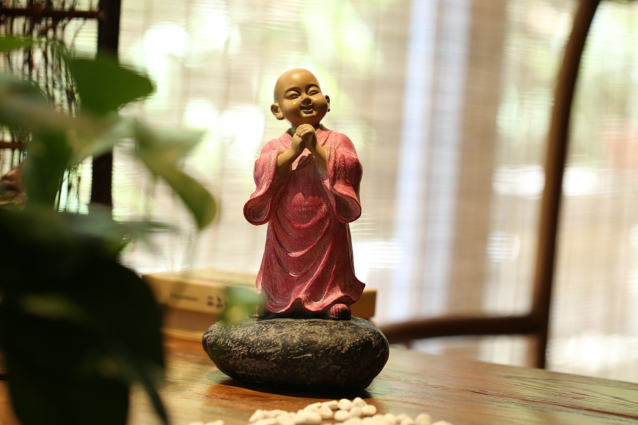 小沙弥集福气,喜气于一身,面呈祥瑞之相,让人爱不释手.