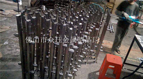 304不銹鋼立柱 欄桿批發(fā) 工程玻璃陽臺樓梯扶手配件（圖ZMjQ4NDk2NjIw） - 酒店餐飲設計 - 站酷設計師眾鈺金屬原創(chuàng)素材 - 站酷ZCOOL
