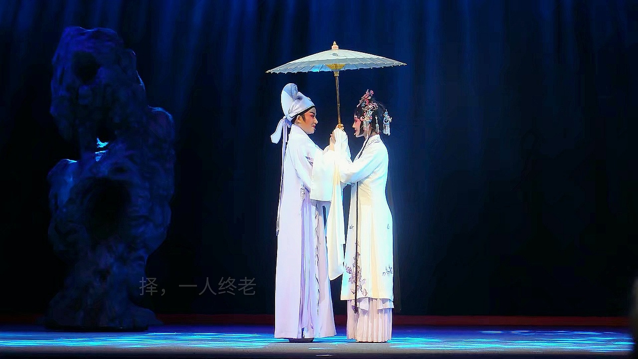 爱  一人白首
择  一人终老<br>不负，此生此生......