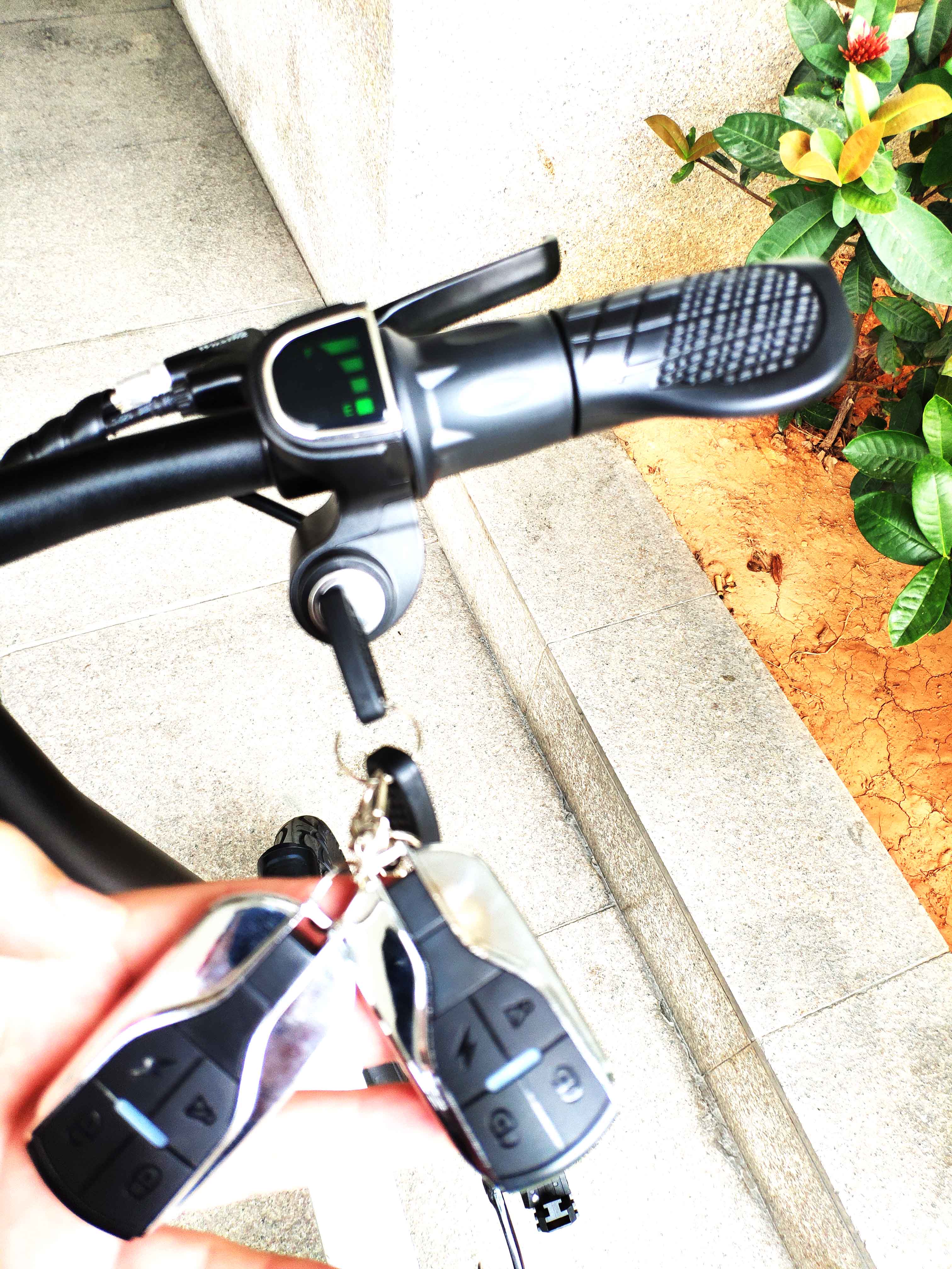 电动车看多了ftn这头梵牛电动车不仅仅很微电轻巧还可以接小孩