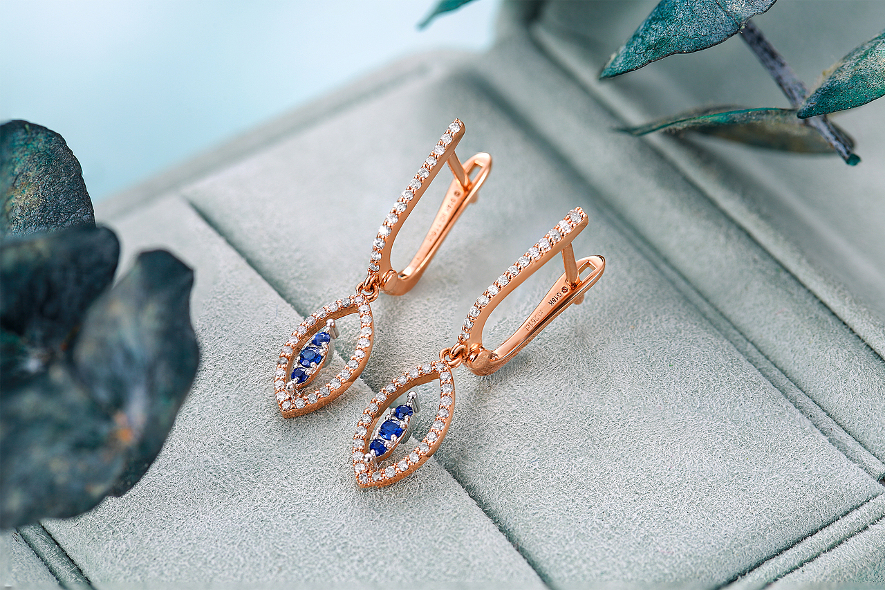 珠宝摄影-蓝宝石耳饰场景图