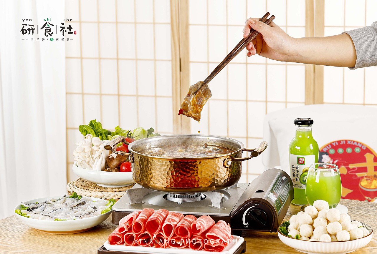 火锅涮肉场景图