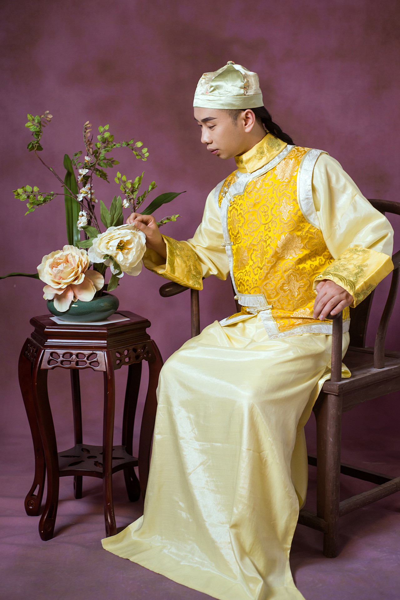 〖杨大侠(HeroYang)COS剧照:庄子说:“以物观之,自贵而相贱。”放眼武林,人如沧海一粟,你无法掌控一切,只能做好自己。〗