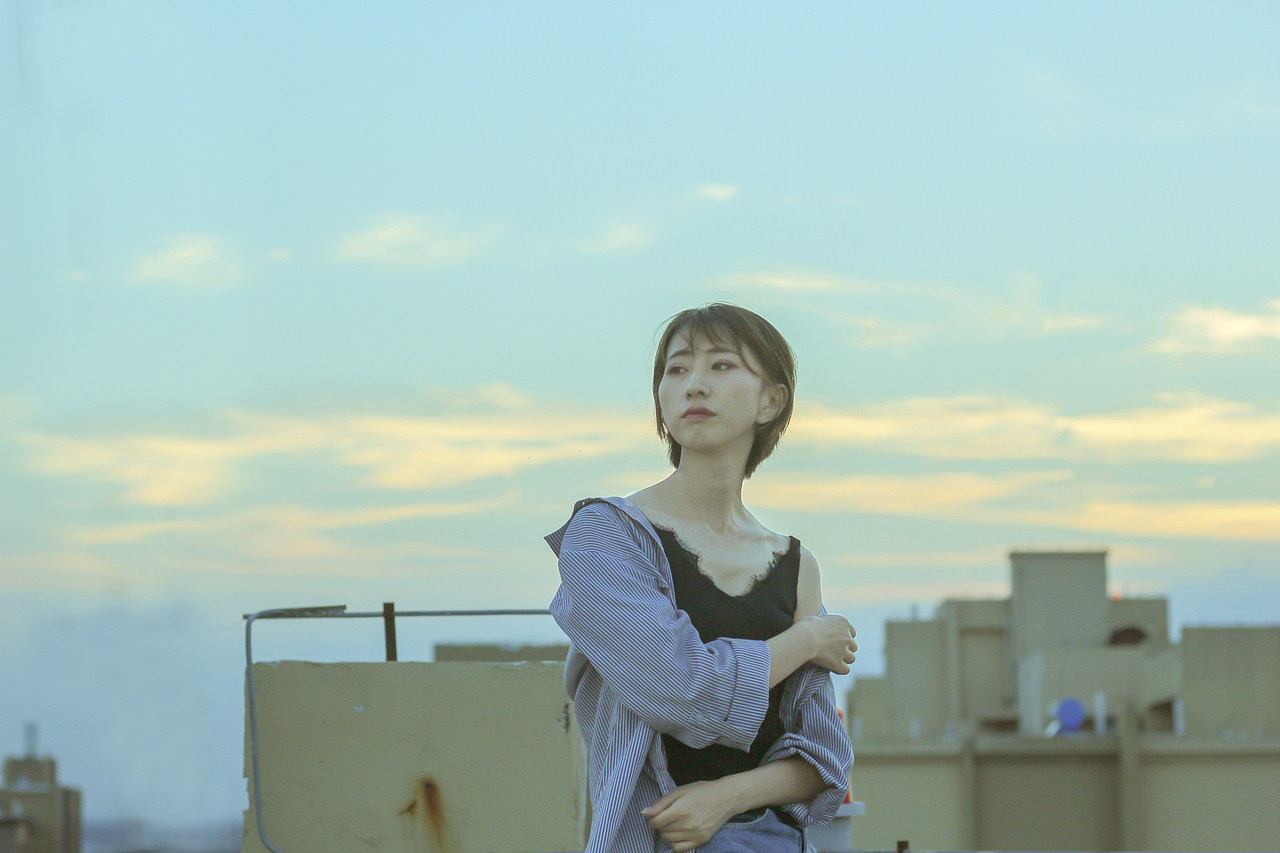 人像摄影|到屋顶找另一个梦境（图ZMTQ3ODUyNzAw） - 人像摄影 - 站酷设计师小泽MARRY原创素材 - 站酷ZCOOL