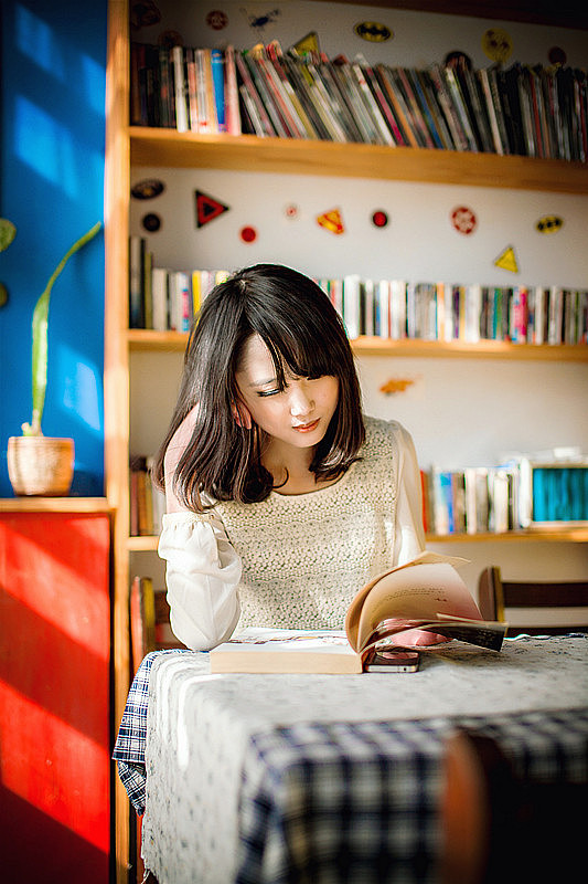 咖啡厅-青涩女孩