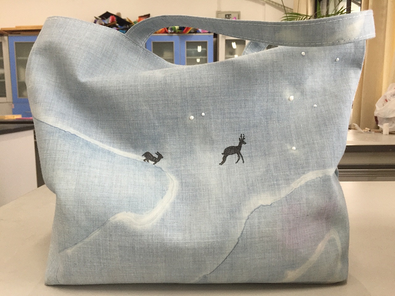 “来自星星的孩子”——蓝染帆布包系列（图ZNDYyNTQ1ODA=） - 其他手工艺 - 站酷设计师15ID邬桐原创素材 - 站酷ZCOOL