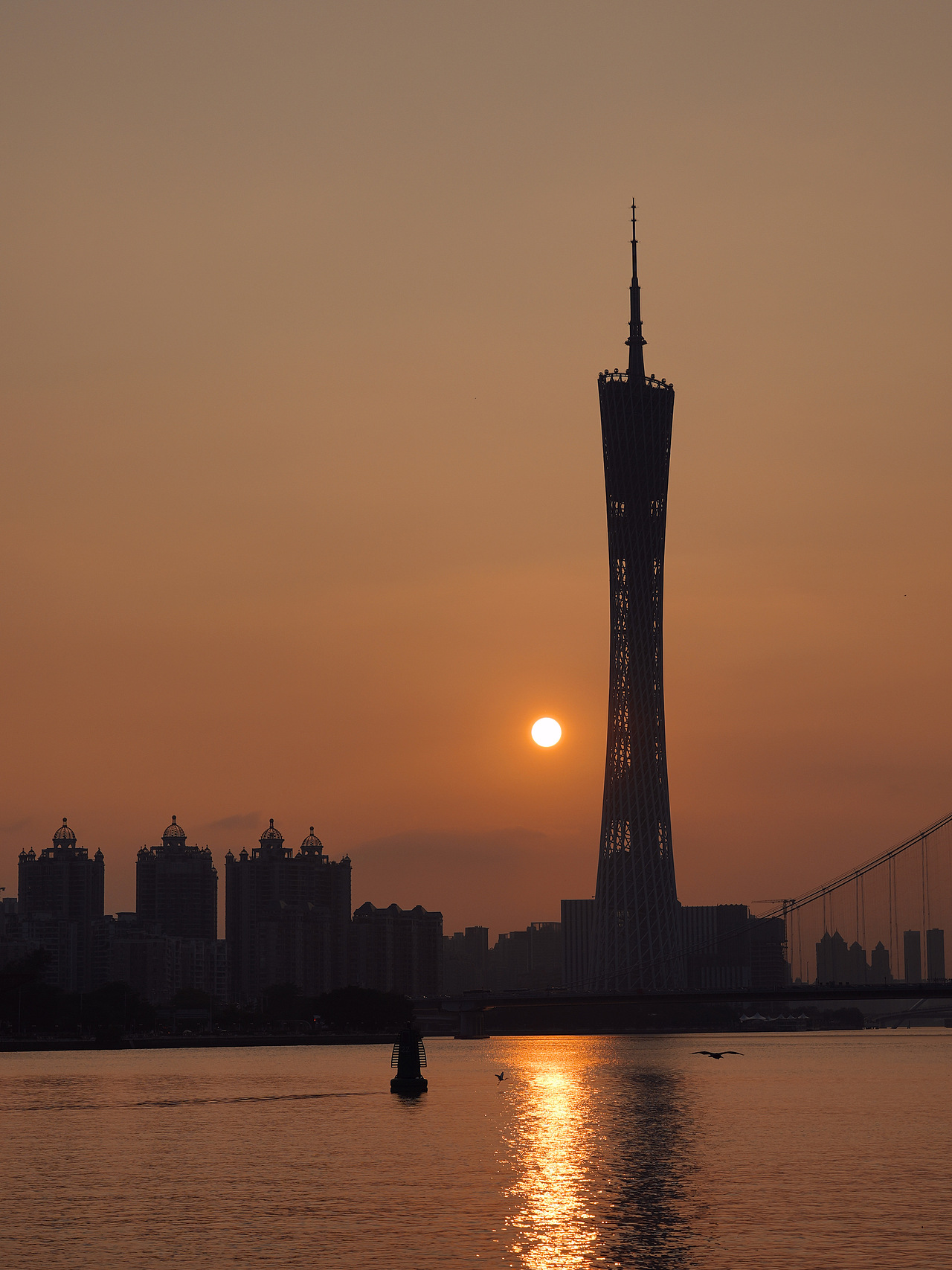 日落时的广州塔