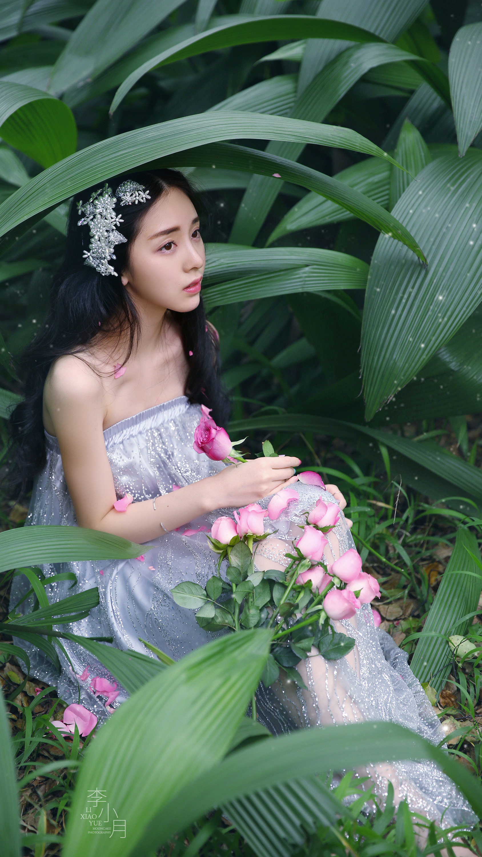 你的泪光,柔弱中带伤.