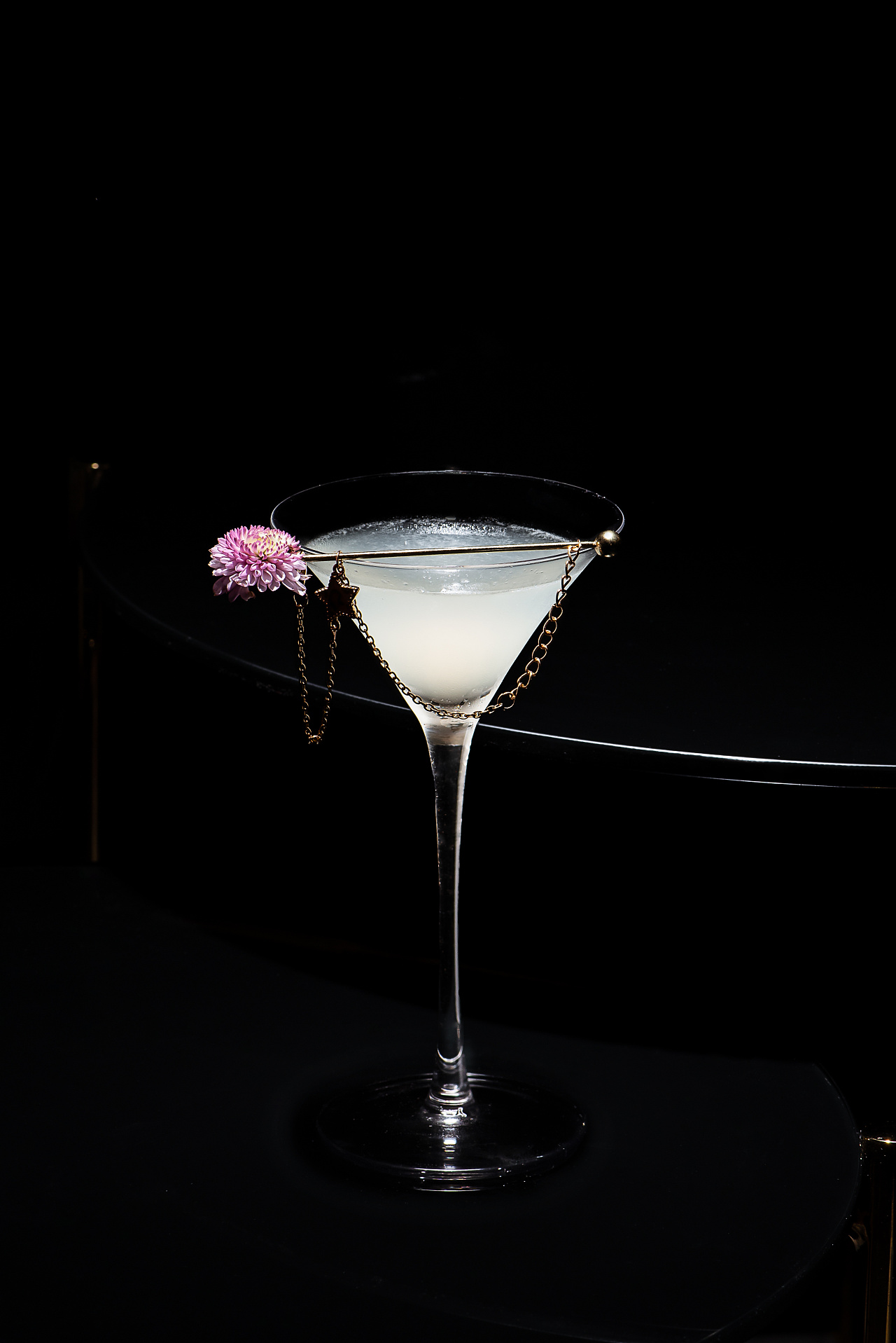 黑色背景也有花样|鸡尾酒