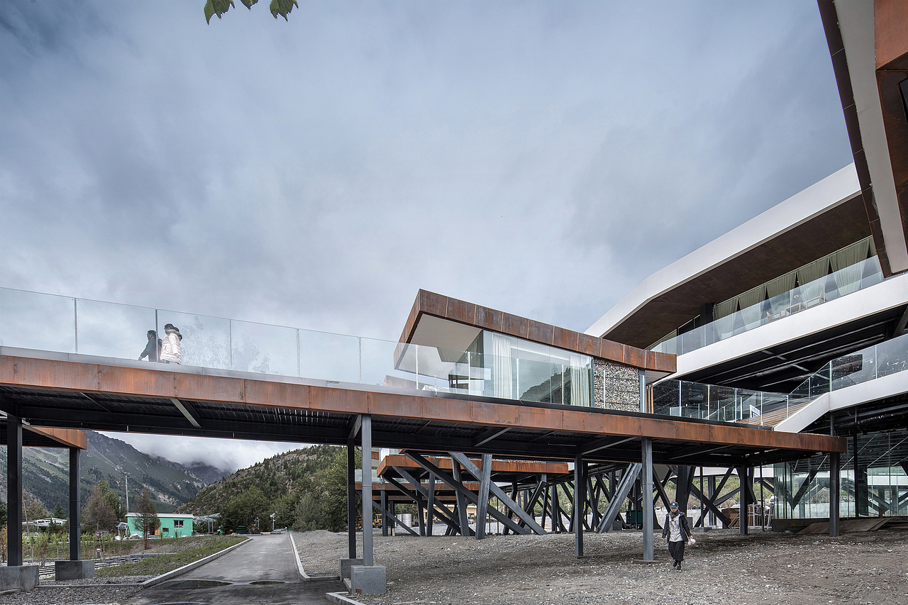 然乌湖国际自驾与房车营地,西藏 / 小隐建筑