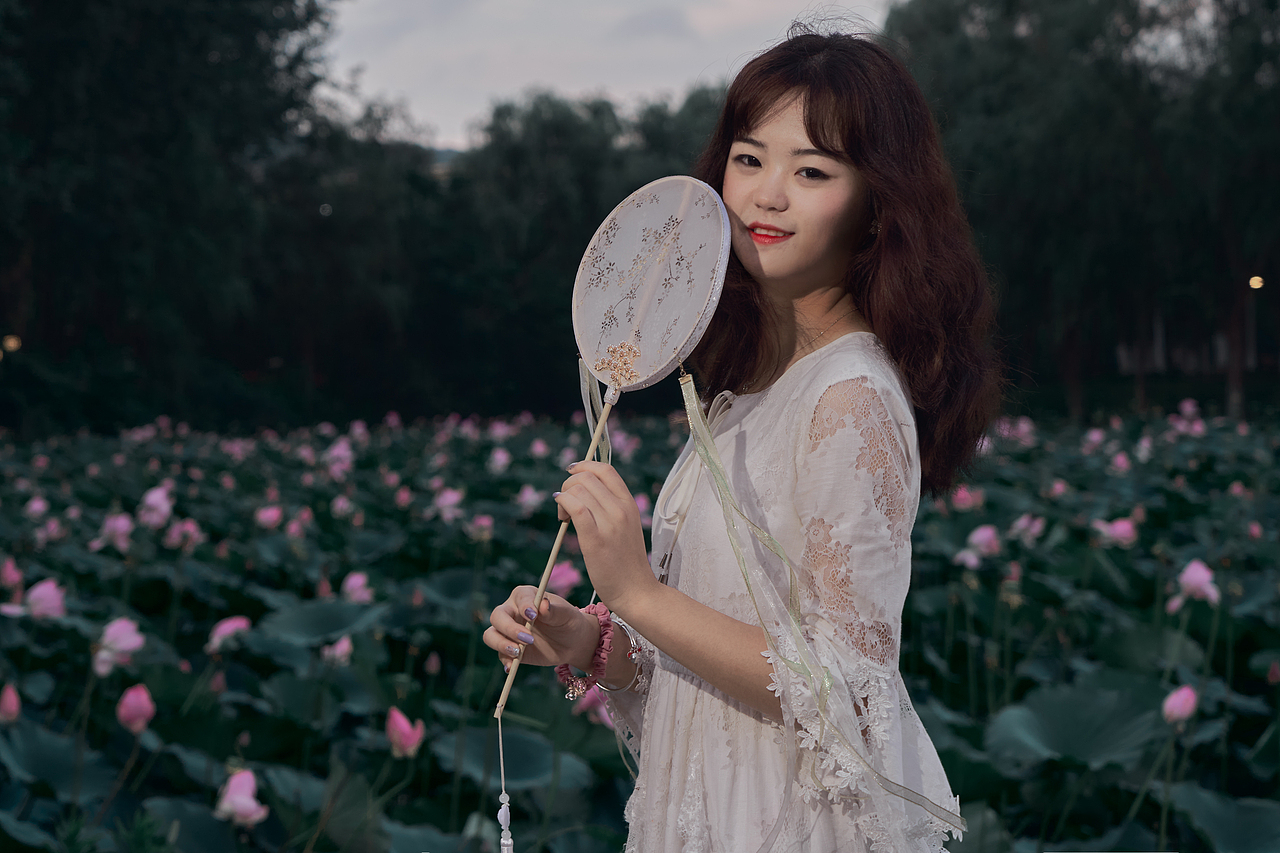 荷塘玉色（图ZMjYzMjc4MTEy） - 人像摄影 - 站酷设计师小明RX原创素材 - 站酷ZCOOL