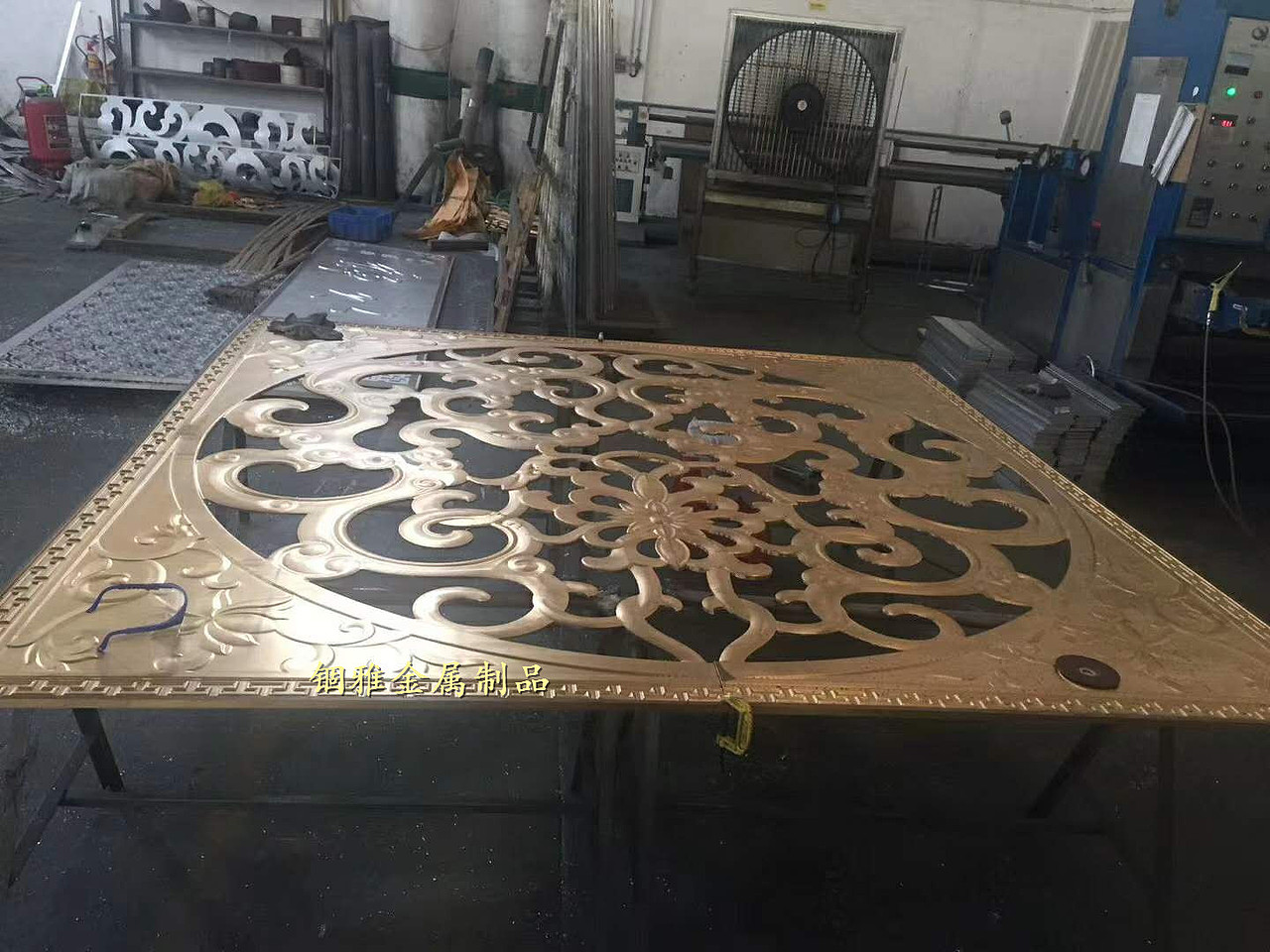 新中式纯铜雕花屏风,仿铜雕刻屏风花格让生活更有品味