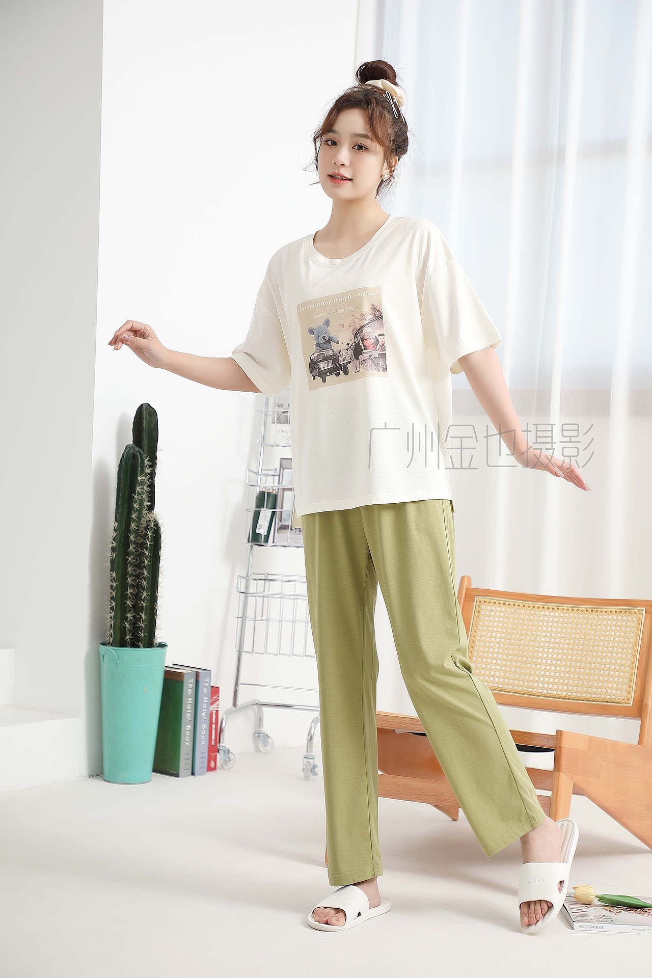 广州金也摄影|女装模特家居服睡衣睡袍T恤裤子工衣拍摄
