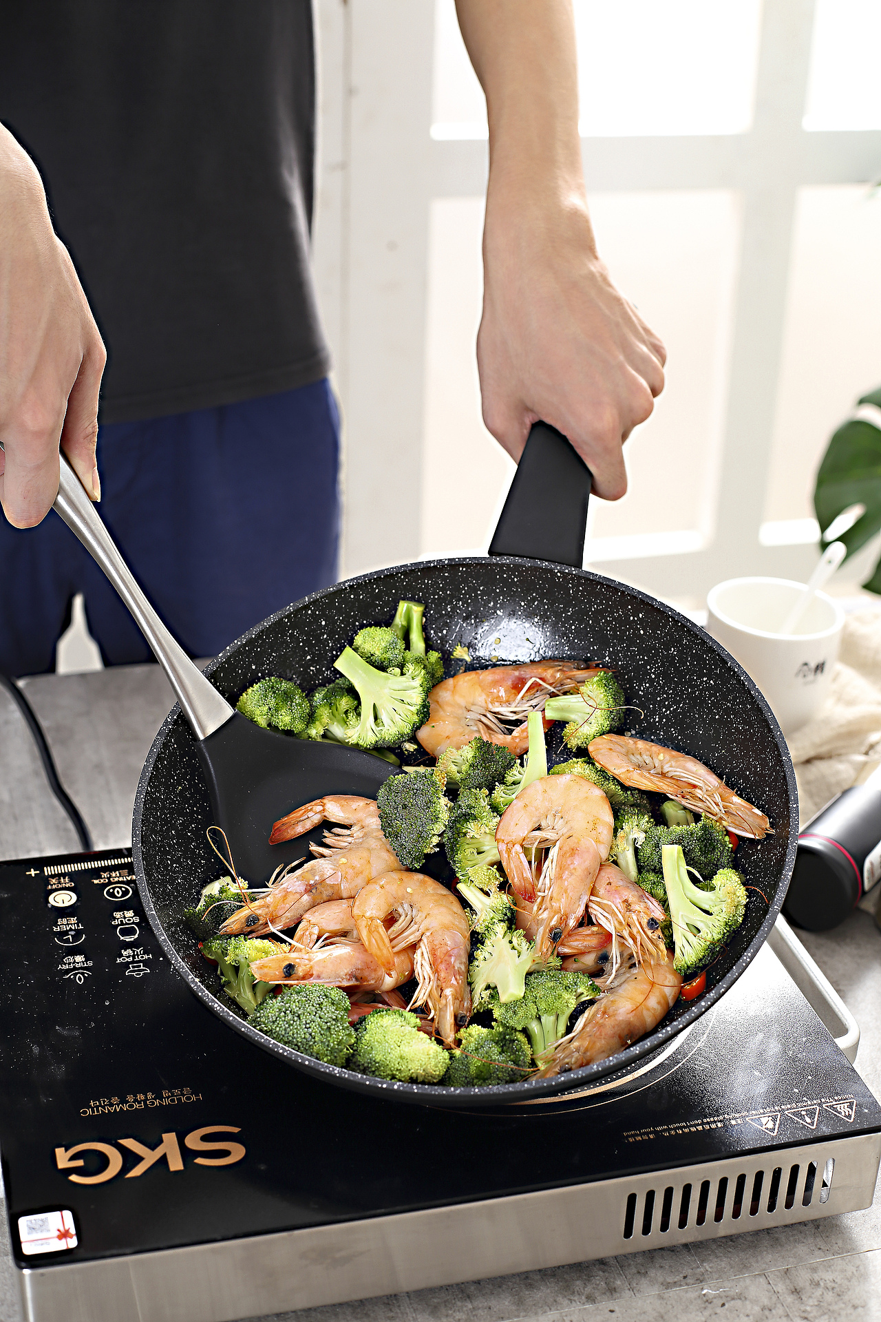 不粘煎锅（图ZMTczMzEwODk2） - 产品摄影 - 站酷设计师易扬原创素材 - 站酷ZCOOL