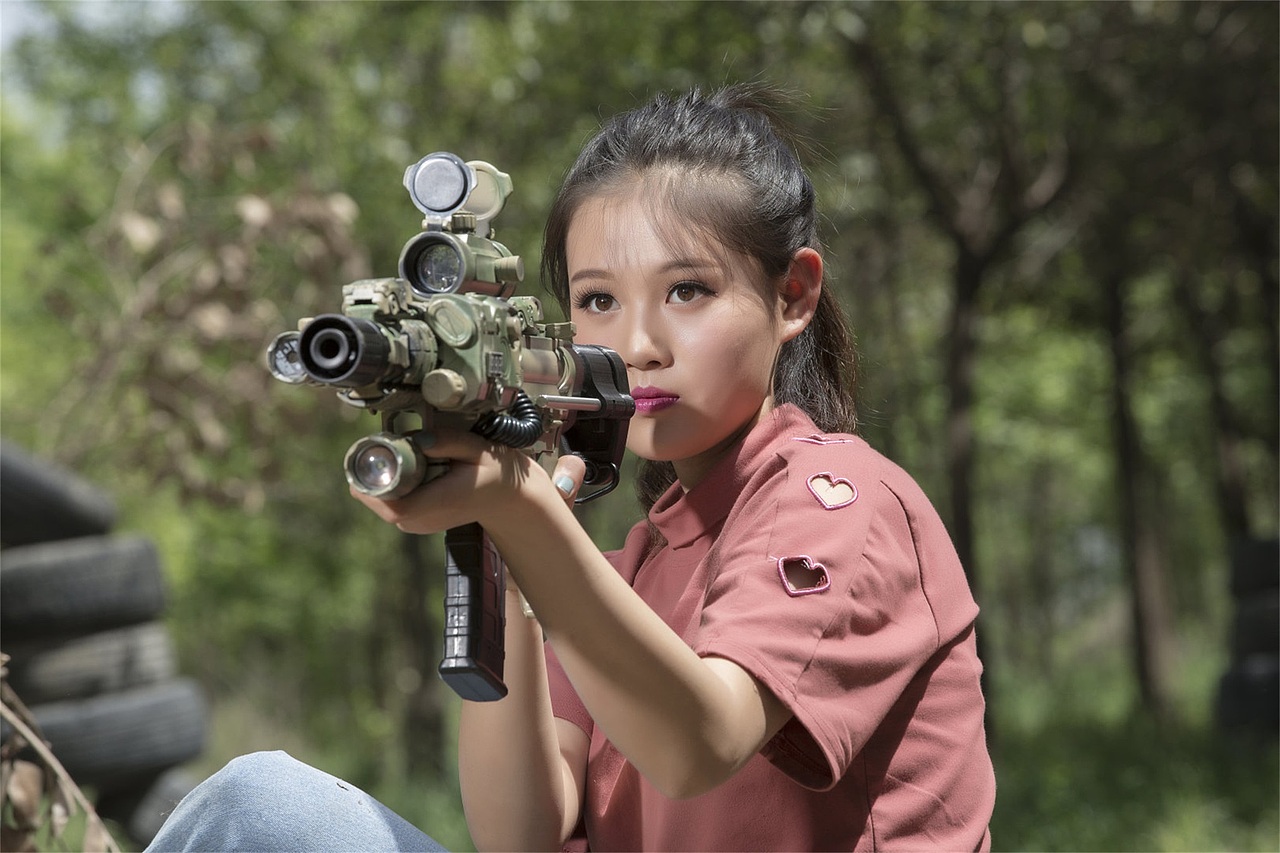 野战（图ZMTE5MzkzMzMy） - 人像摄影 - 站酷设计师黑白映像摄影原创素材 - 站酷ZCOOL