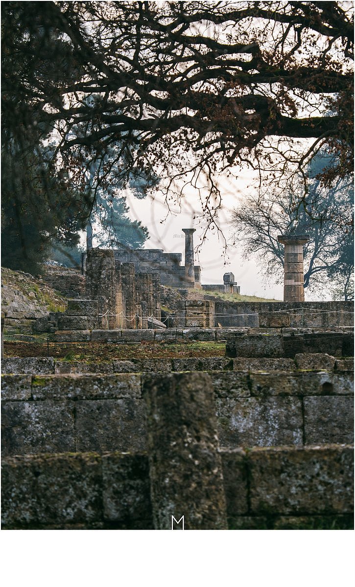 099:回忆起奥林匹亚的废墟。他们安静的排布在那里，诉说着千年的故事。古希腊作为四大文明古国之一，拥有苏格拉底，亚里士多德，柏拉图这样的先贤。拥有荷马史诗这样的巨著，拥有古典神话中神位亲自踏临的土地。拥有雕塑文化的巅峰，拥有数不尽的值得细究的文明。匆匆一瞥或许无法得到真正自己想要寻找的答案。这些废墟遗迹书写了人类历史辉煌的篇章，复习一遍行程都会让自己兴奋不已。更何况自己真的踏足这里。