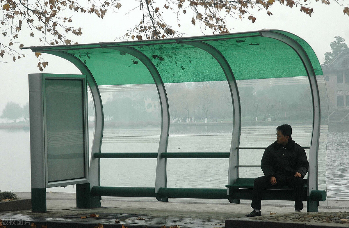 公交候车亭标识牌设计案例智能公交候车亭