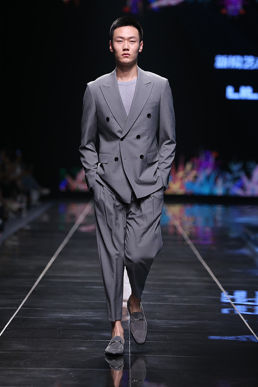 利郎西装搭配模特走秀