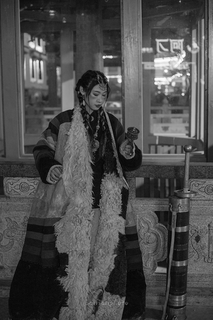 藏服写真|小手握大手,友谊天长地久~